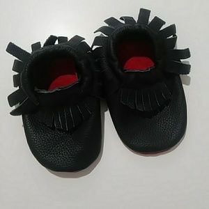 NWOT Monkey feet moccs